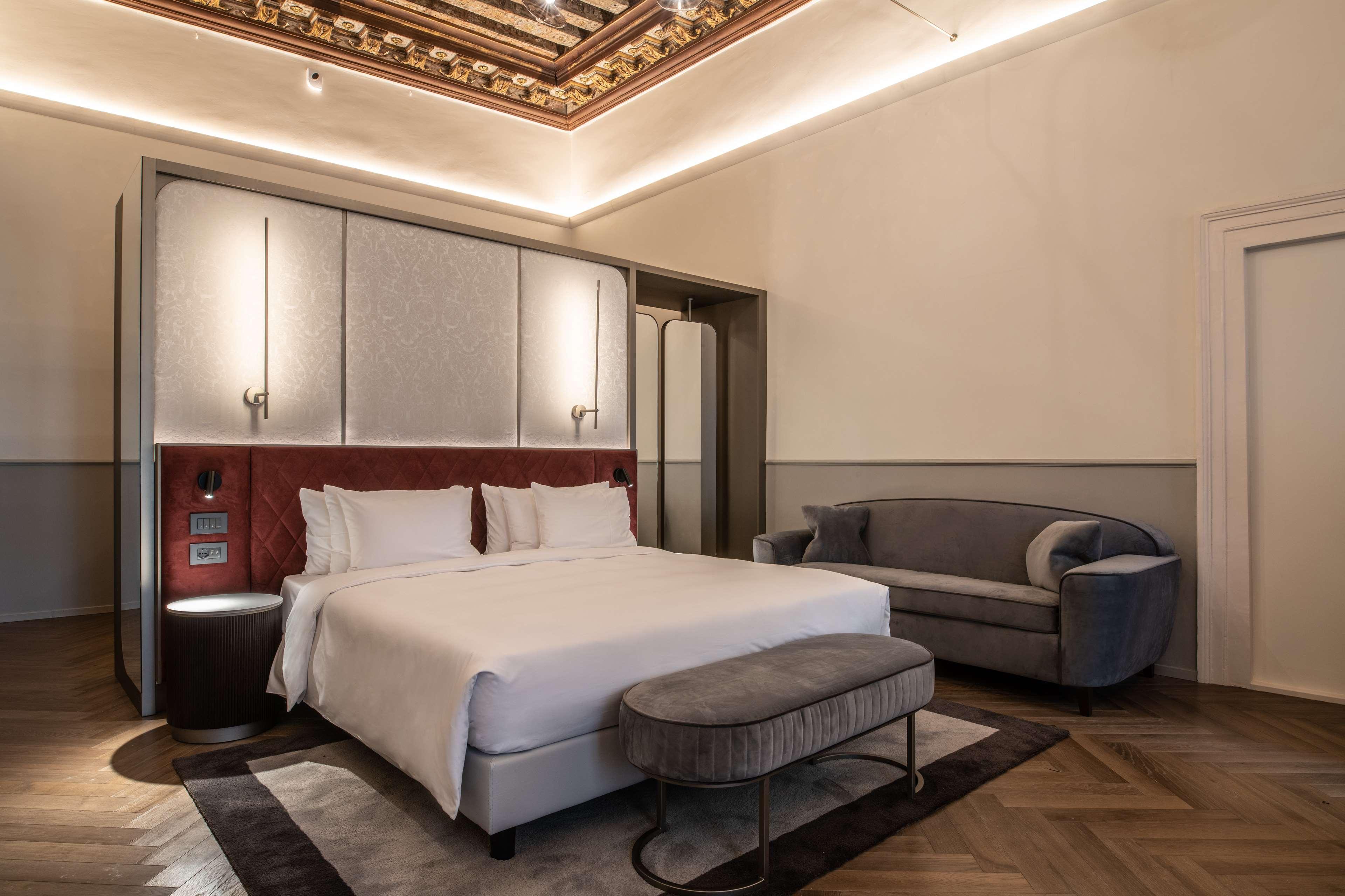 Radisson Collection Hotel, Palazzo Nani Velence Kültér fotó A bedroom at the hotel