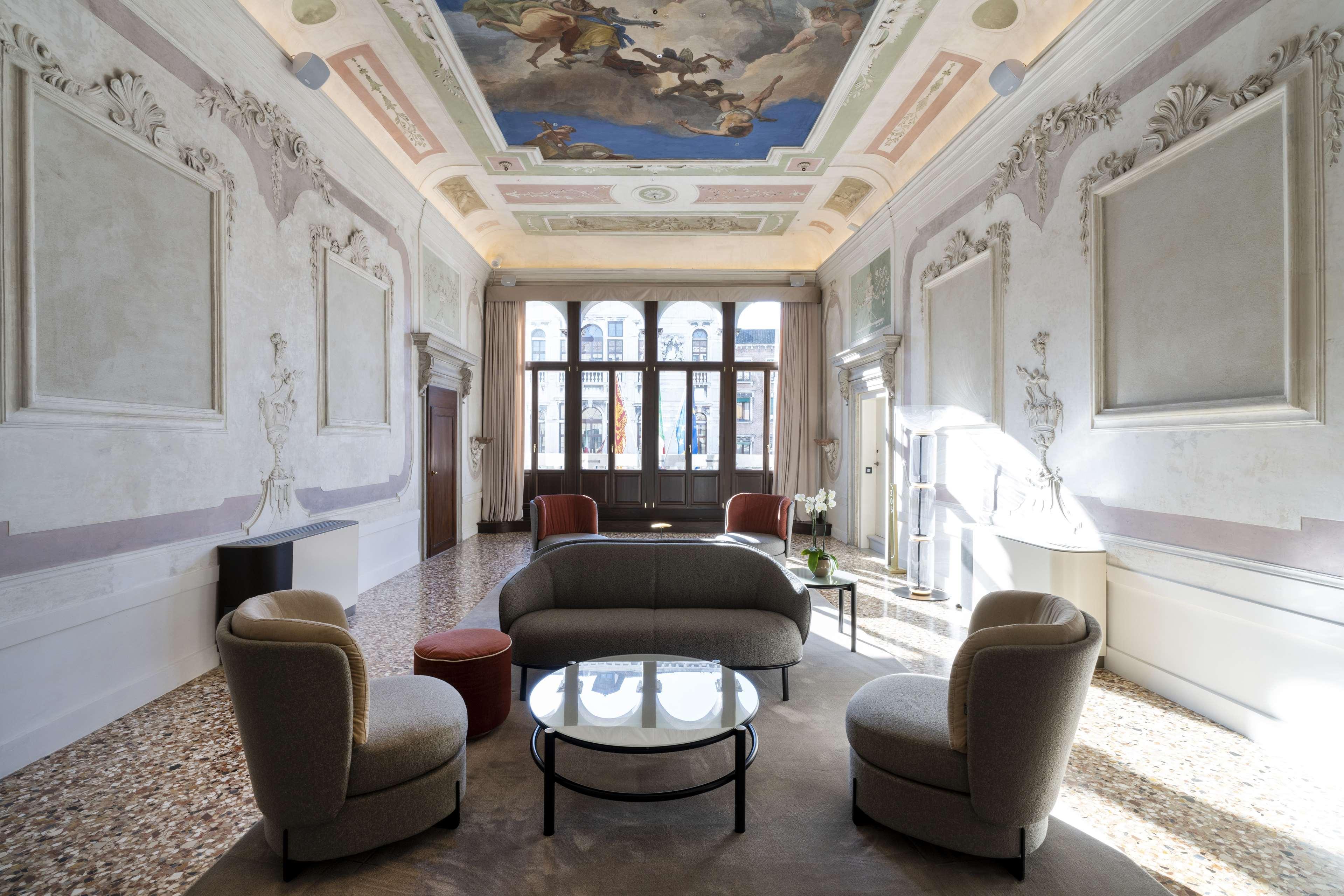 Radisson Collection Hotel, Palazzo Nani Velence Kültér fotó The lobby of the hotel