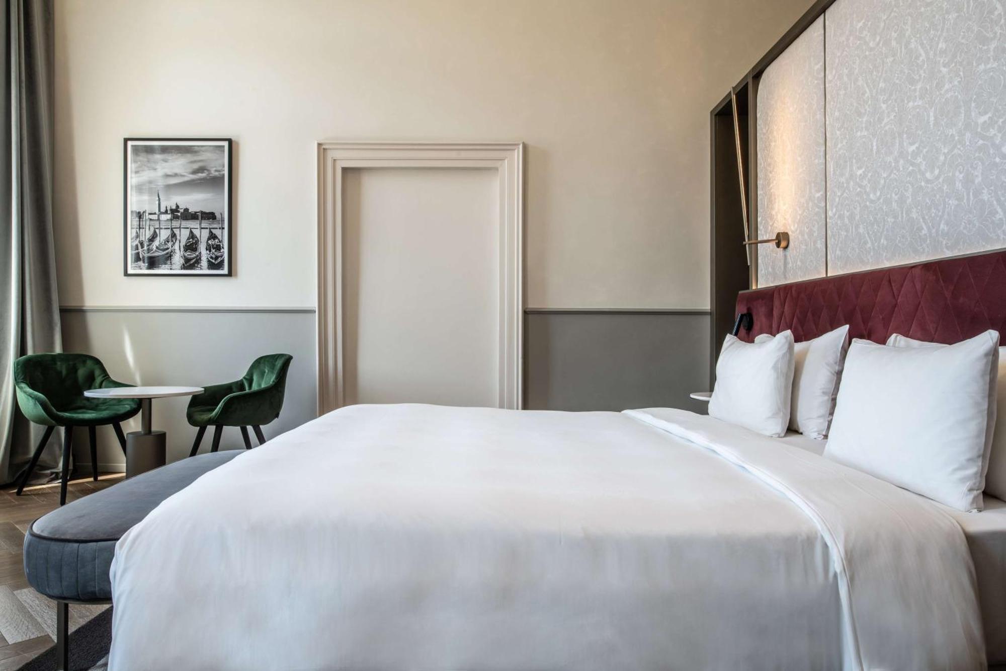 Radisson Collection Hotel, Palazzo Nani Velence Kültér fotó A bedroom at the hotel