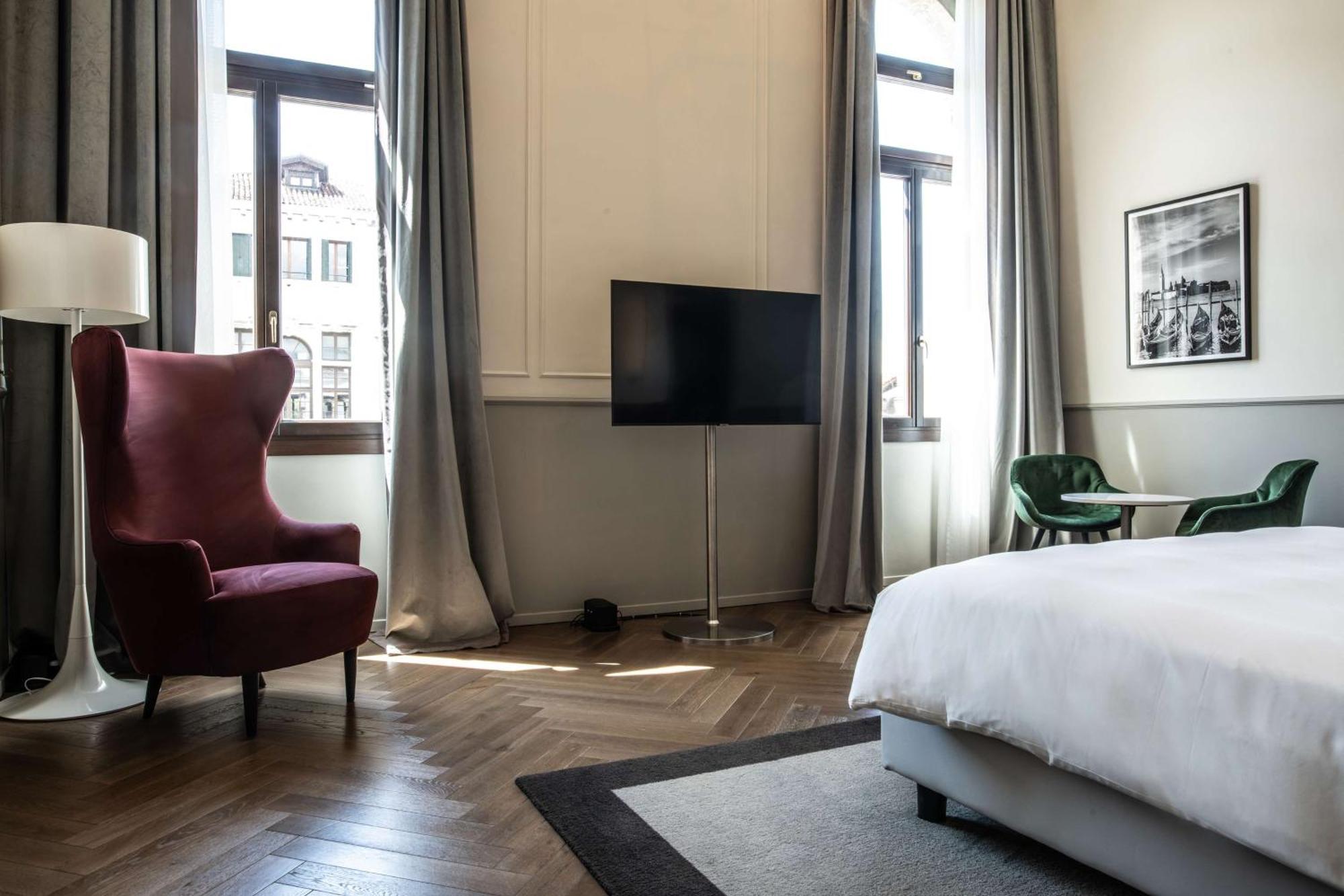 Radisson Collection Hotel, Palazzo Nani Velence Kültér fotó A room at the hotel