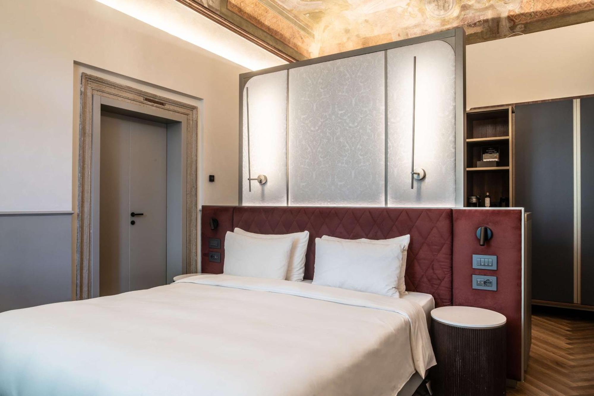 Radisson Collection Hotel, Palazzo Nani Velence Kültér fotó A room at the hotel