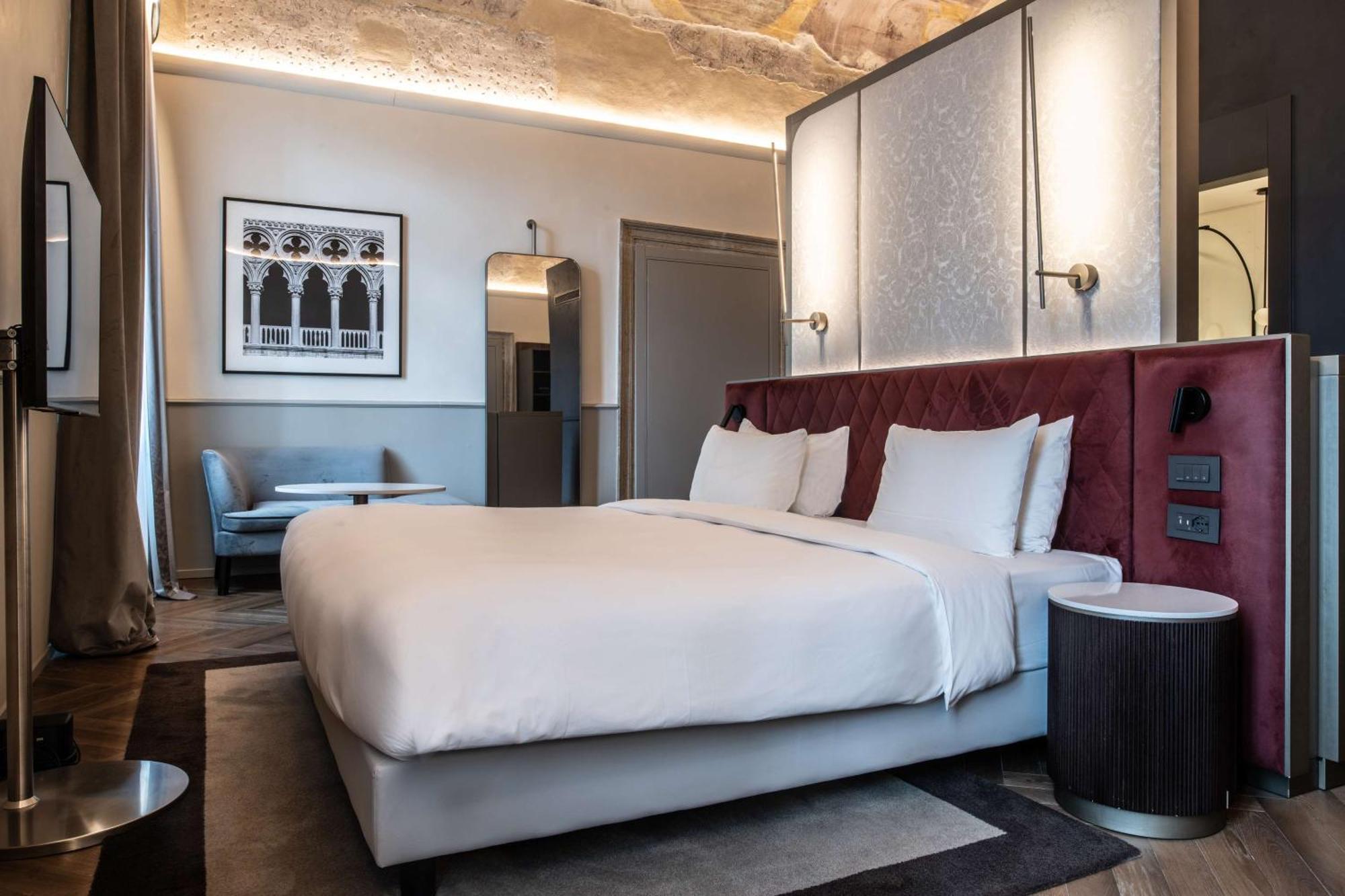 Radisson Collection Hotel, Palazzo Nani Velence Kültér fotó A bedroom at the hotel